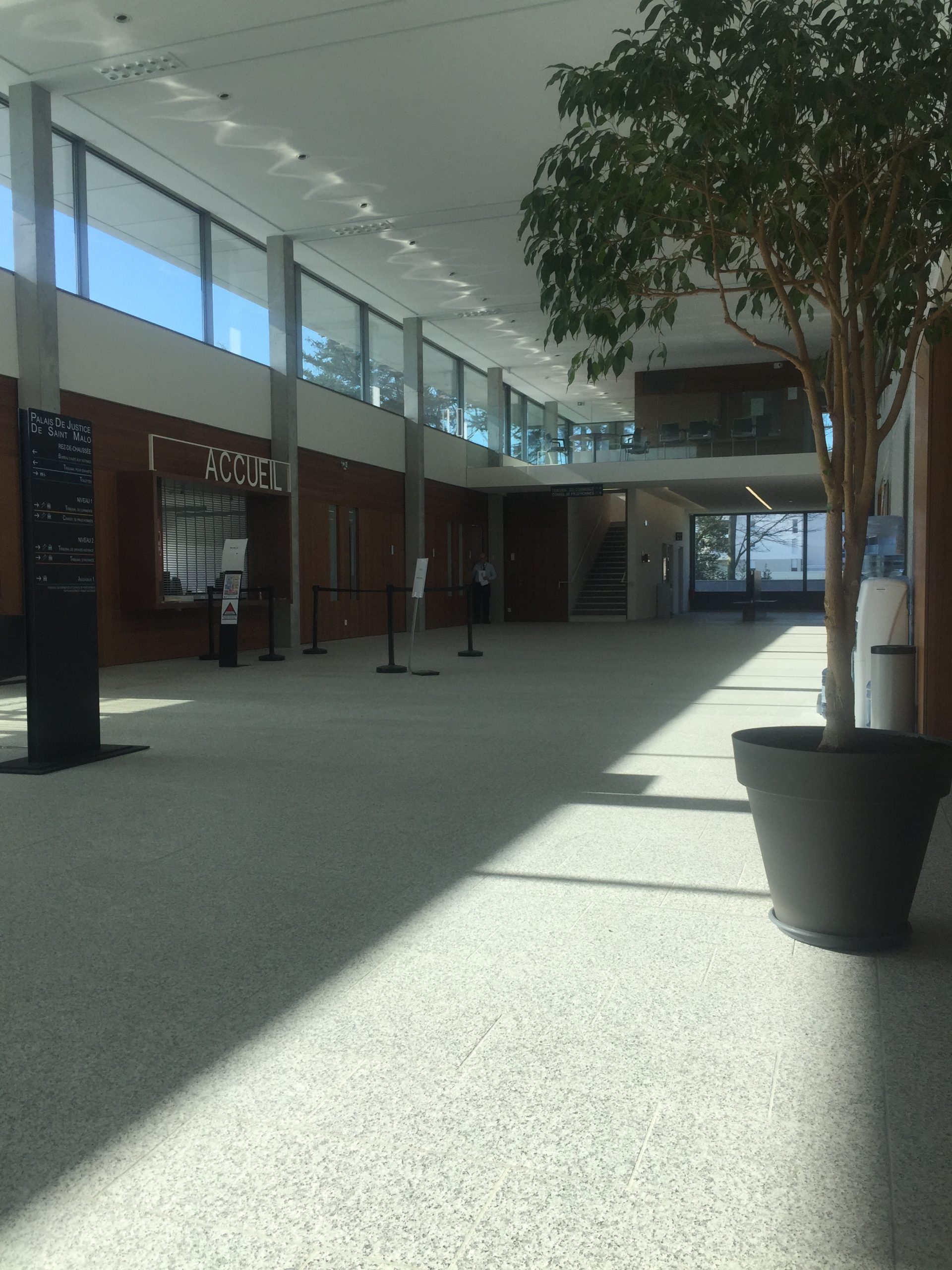 tribunal judiciaire de saint malo salle des pas perdus